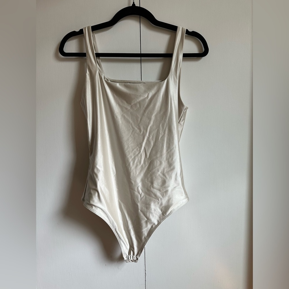 Aritzia Babaton Satinette Square Neck Bodysuit